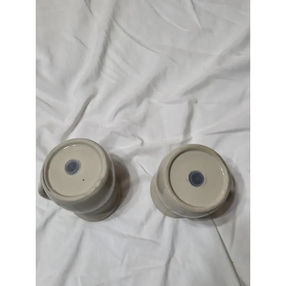 Vtg Hermitage Pottery Farmhouse Salt & Pepper Shakers